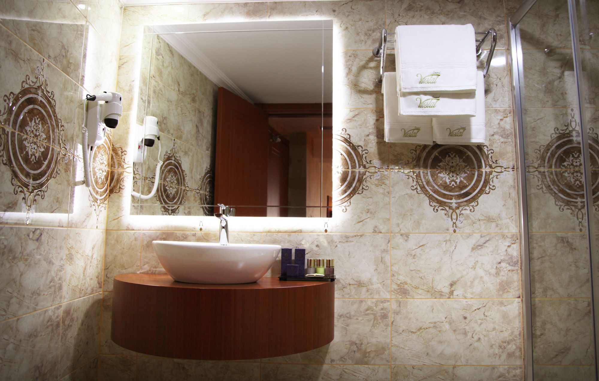 Grand Vuslat Hotel Трабзон Екстериор снимка